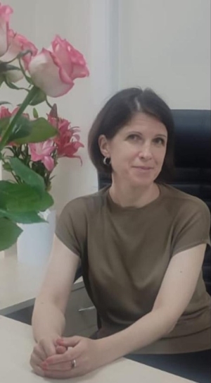 Саида Папбҳа: «Схәыҷы аахижьҭеи даара бзиа избон аӡахра, уи сықәҿион. Есымшааира гәыҭакыс исымаз сгәыхәтәы насыгӡеит, Киевтәи Амилаҭтә университет салганы санаа, аха иманшәаланы аусурҭа ахьысмоуз азы, иахьа уажәраанӡа аус зуеит аҩбатәи зсанааҭ ала »