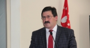 Адырраҭара «Аамҭеи ауаҩи» далахәуп Зураб Џьапуа.
