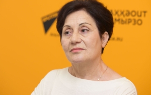 Адырраҭара «Аамҭеи ауаҩи» далахәуп  Нора Аџьынџьал.