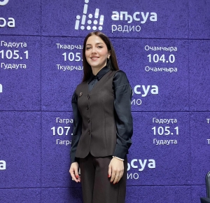 Илона Жиба рассказала в проекте &laquo;Асас&raquo; в студии Абхазского радио о пользе творчества для детей и новой технике лепки из пластилина&nbsp;&laquo;мозаика&raquo;