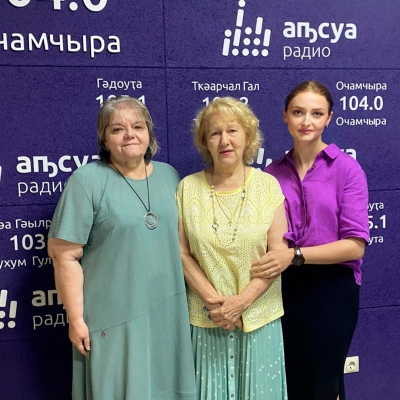 Натэлла Бахия и Елена Кобахия в передаче «Асас» в студии Абхазского радио рассказали о мероприятиях, приуроченных к 100-летию Маргариты Ладария и вспоминали теплые истории из жизни и профессиональной деятельности коллеги.