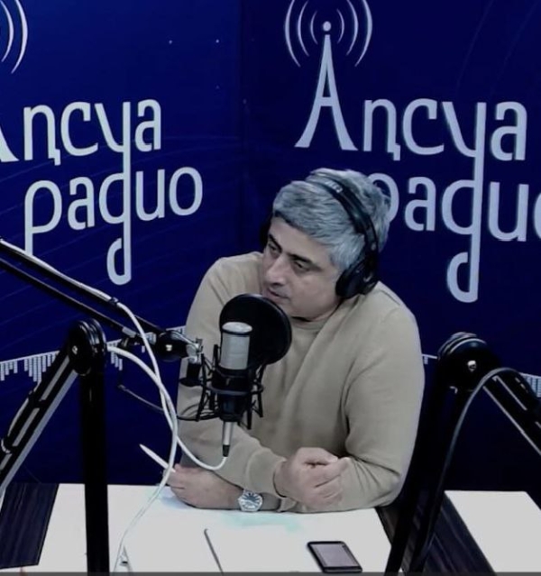 Аԥсуа радио аефир аҟны ҳалацәажәарц ҳаҽимаадеит Аԥсны Ашьапылампылтә федерациа апресс - атташе Алхас Манаргиа.
