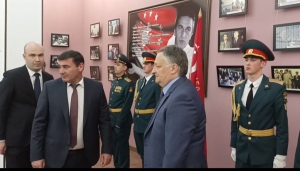 Передача легендарного знамени: точная копия реликвии вручена Музею боевой Славы им. В. Ардзинба.