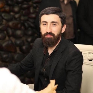 Џьими Шәманиа :-«Ашәаҳәаҩ изы ихадароу-иашәақәа рыла иӡыригарц ихатәы бызшәала »