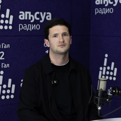 Беслан Аршба в проекте &laquo;Асас&raquo; в студии Абхазского радио анонсировал предстоящие фестивали и форумы для молодежи , которые в ближайшем времени пройдут в Абхазии.