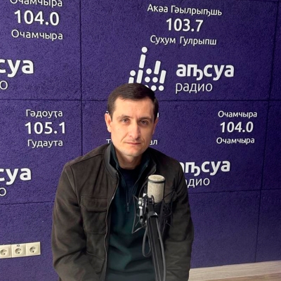 Афымцаҳақәа реиҭарҿыцреи афымцамч ашәҟәы аҭагаларазы ахархәагақәа рыла абонентцәа реиқәыршәара  аусқәа шцо, иззыҧшу алҵшәа атәы Аҧсуа радио аефир аҿы еиҭеиҳәеит "Амшынеиқәафымцамч" акоммерциатә ҭаҩра автоматикатә система аусбарҭа аиҳабы Даур Ҧиҧиа.