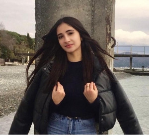 Астанда Аџьбԥҳа:«Схәыҷы аахижьҭеи сзанааҭ бзиа избоит ахәыҷқәа рыбжьы са сзы ԥсыршьагоуп.Исымоу аԥышәа маҷуп,убри аҟнытә сдыррақәа еисзырҳалоит»