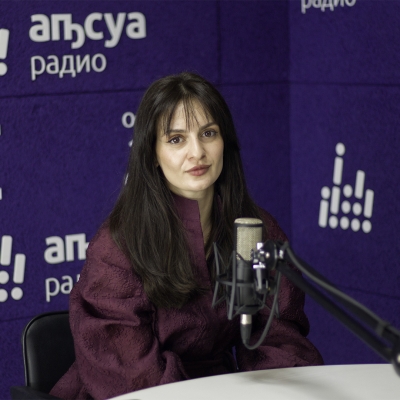 Адырраҭара"Ҳара Ҳабиԥара " асас Ф.Искандер ихьӡ зхә Аҳәынҭқарратә Аурыс Драматә Театр актриса Кәарцхьиаԥҳа Аманда