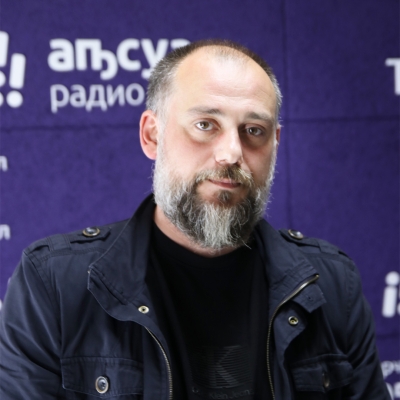 Кардиохирург, аритмолог Энвер Зекир в студии Абхазского радио рассказал о первой операции в Абхазии по установке кардиостимулятора,  первых  признаков заболевания сердца и о мерах профилактики сердечно-сосудистой системы.