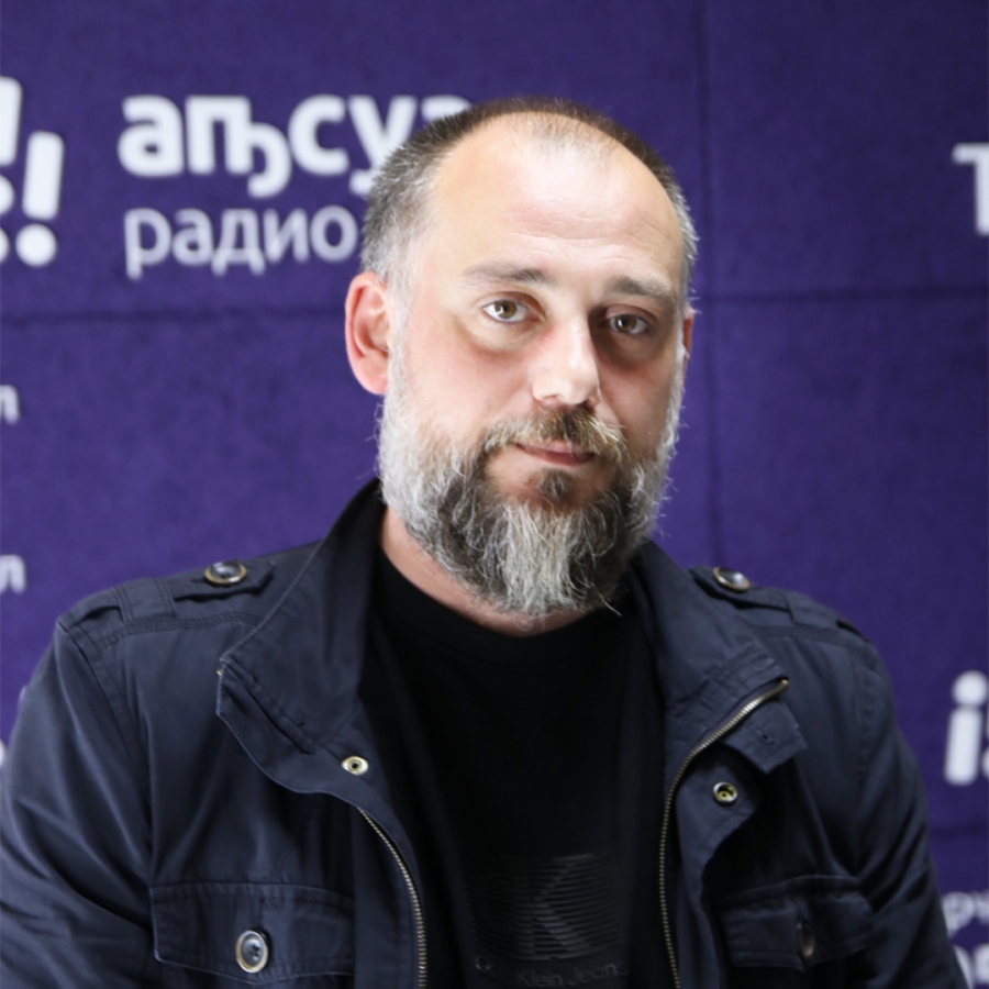 Кардиохирург, аритмолог Энвер Зекир в студии Абхазского радио рассказал о первой операции в Абхазии по установке кардиостимулятора,  первых  признаков заболевания сердца и о мерах профилактики сердечно-сосудистой системы.